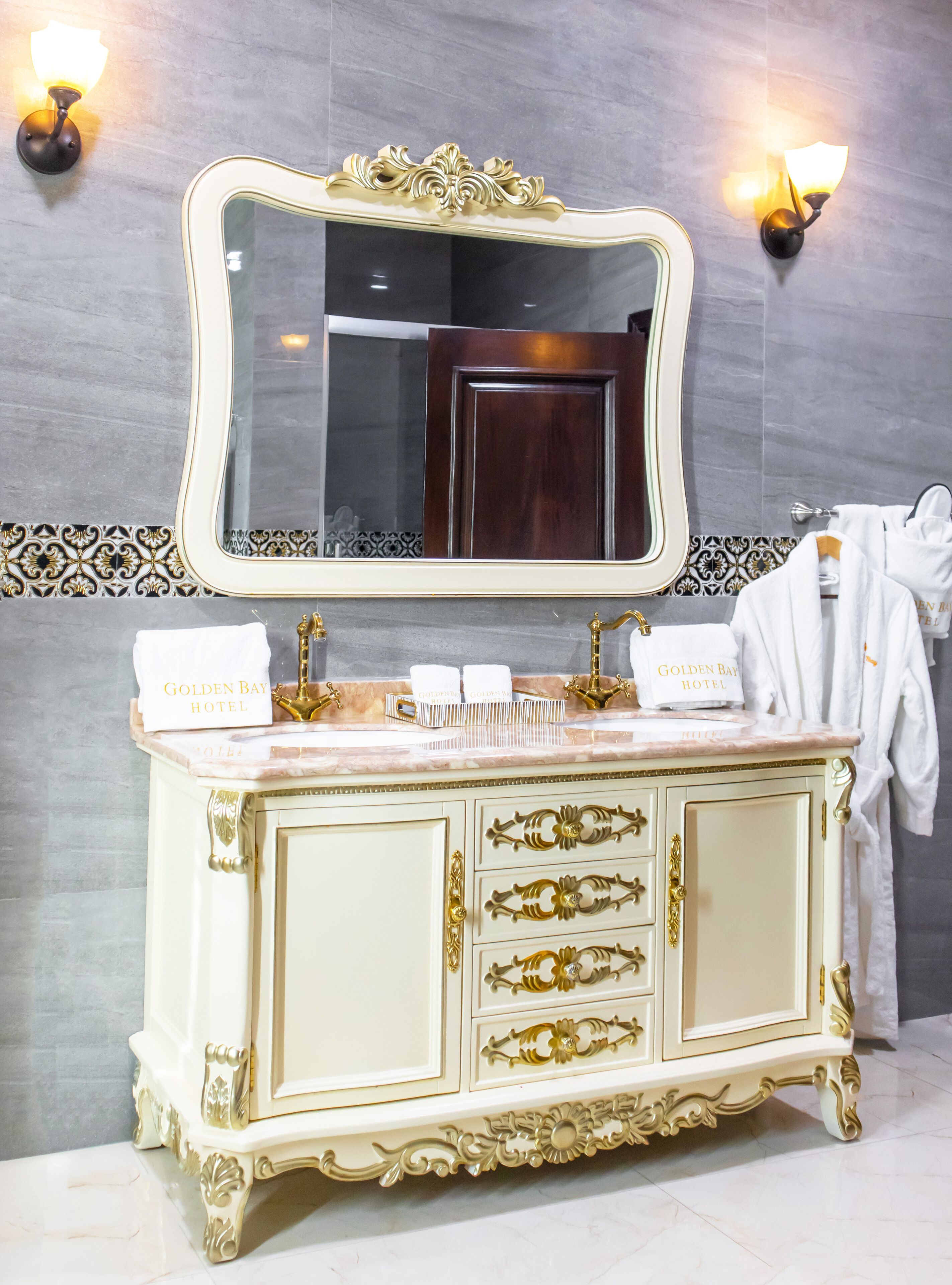 luxury suite, multiple beds, ocean view (jacuzzi) | bathroom | free toiletries, hair dryer, towels, soap