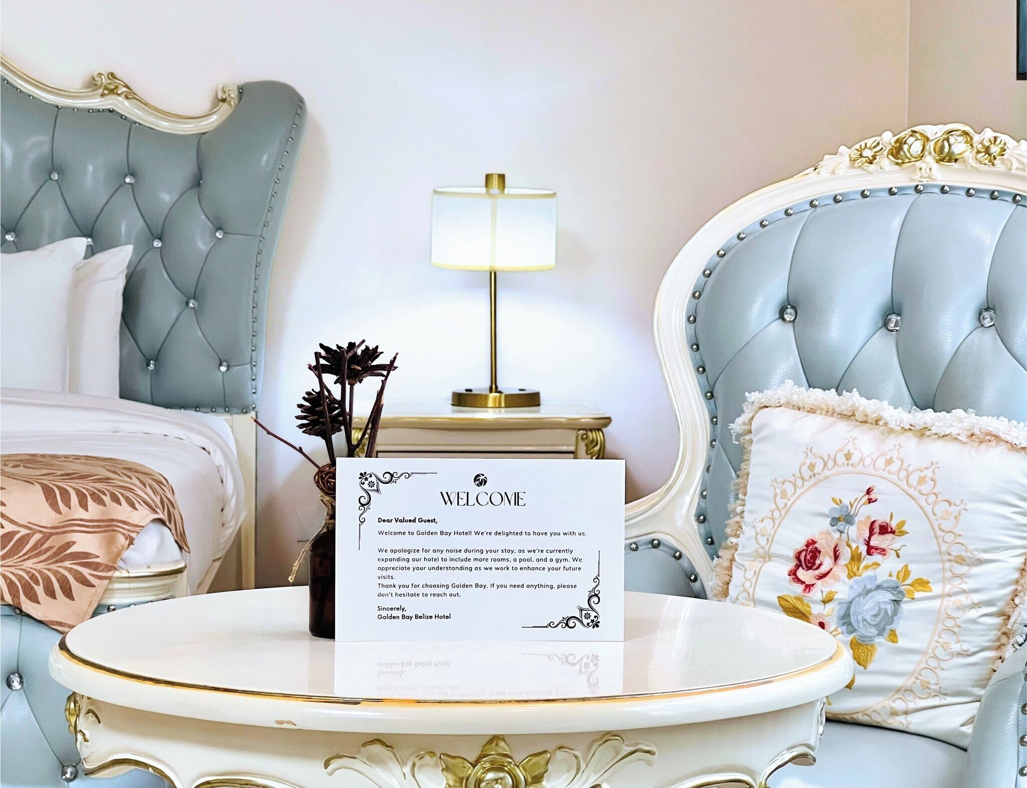 高級寢具、迷你吧、房內夾萬、書桌