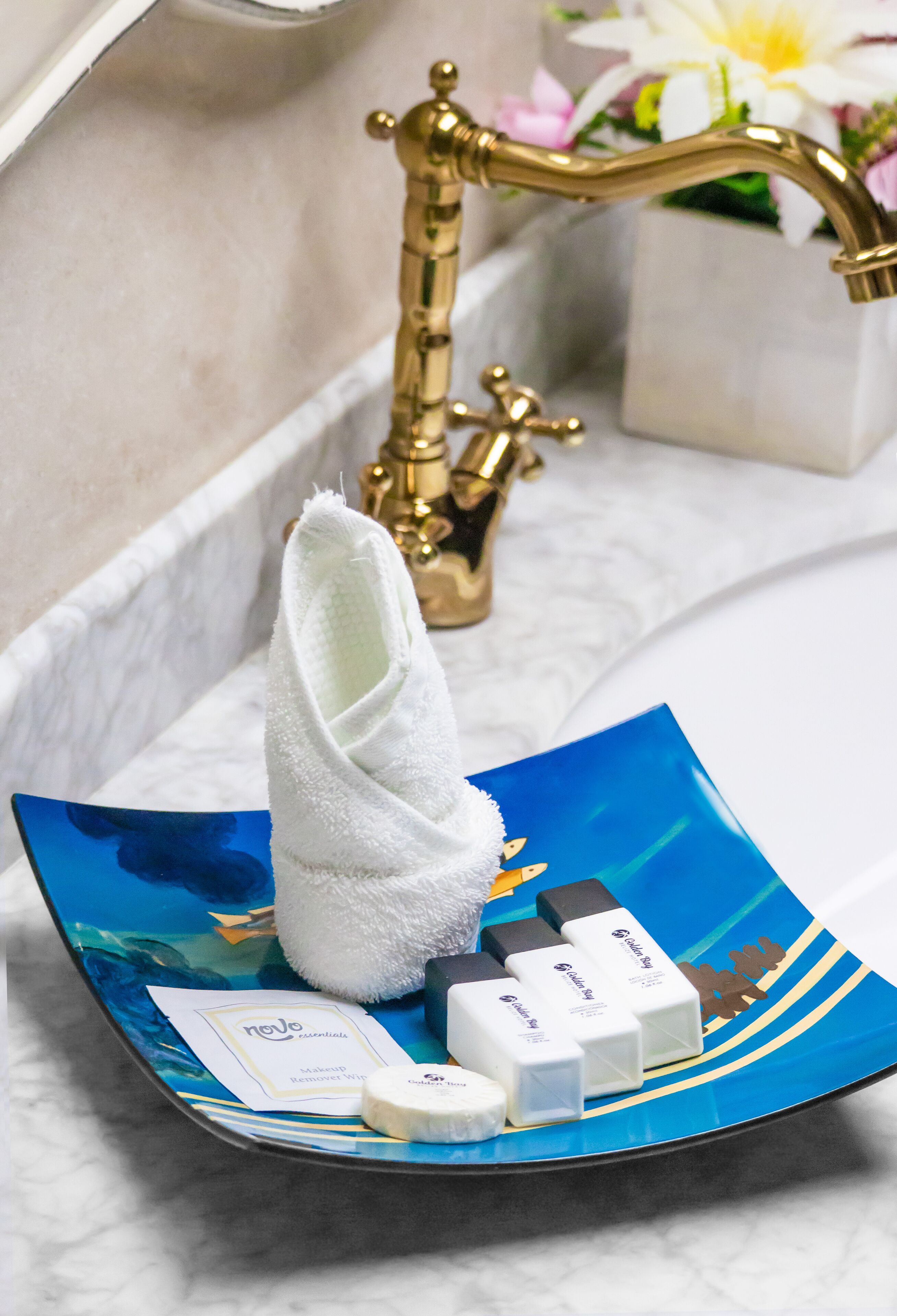 deluxe room, 1 king bed (jacuzzi) | bathroom | free toiletries, hair dryer, towels, soap