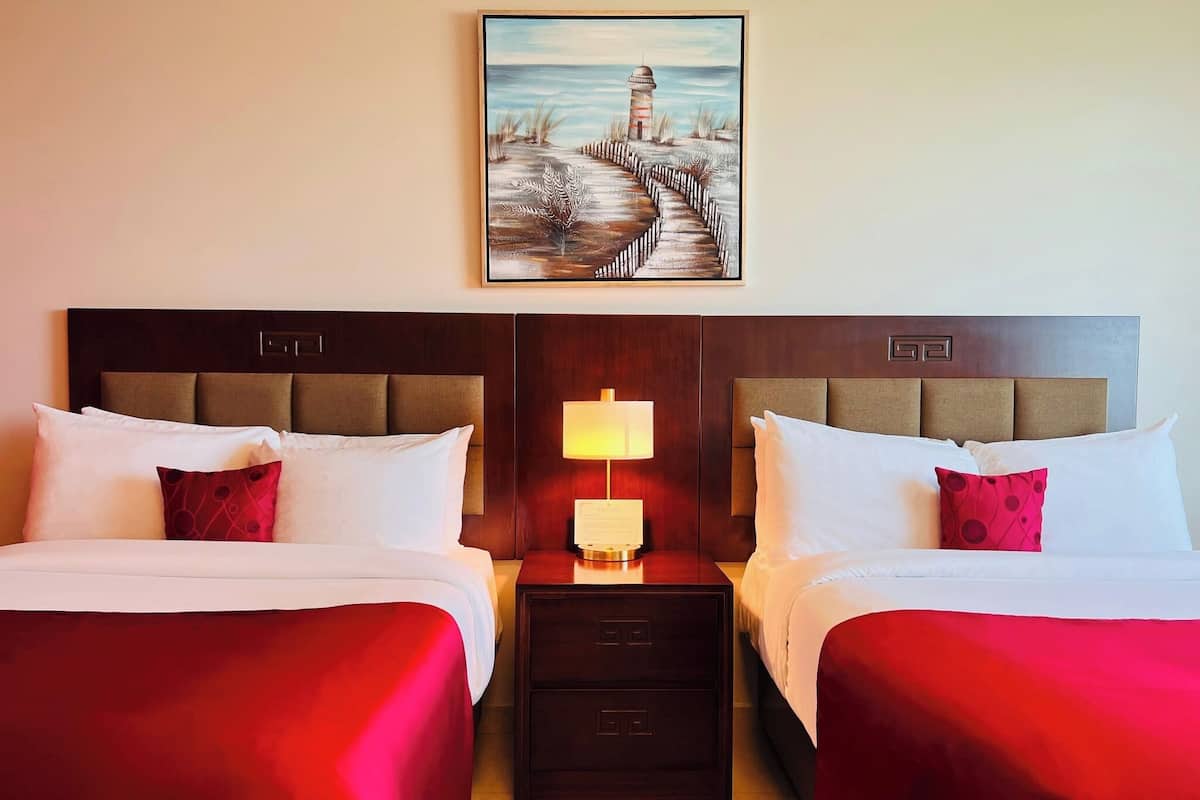 Premium bedding, in-room safe, laptop workspace, iron/ironing board
