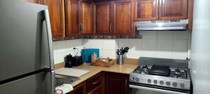 Frigorifero, microonde, forno, bollitore elettrico