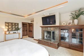 8 bedrooms, in-room safe, desk, iron/ironing board