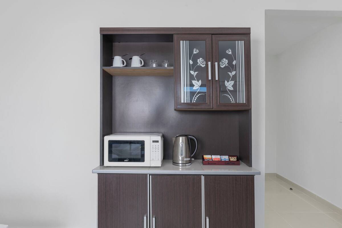 deluxe triple room | in-room safe, individually furnished, desk, soundproofing