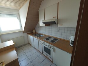 KĂŒhlschrank, Mikrowelle, Ofen, GeschirrspĂŒler