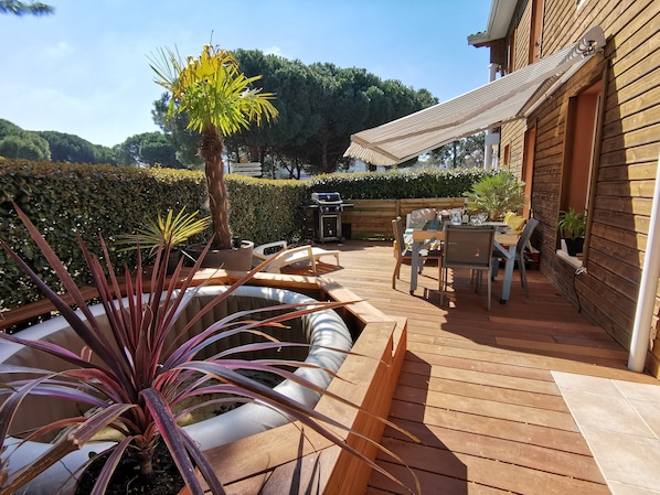 屋外ダイニングエリア