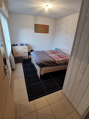 1 bedroom, free WiFi, bed sheets
