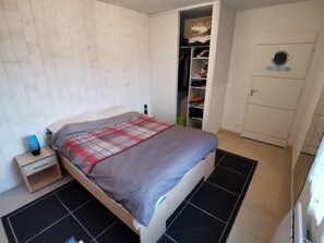 1 室のベッドルーム、WiFi (無料)、ベッドシーツ