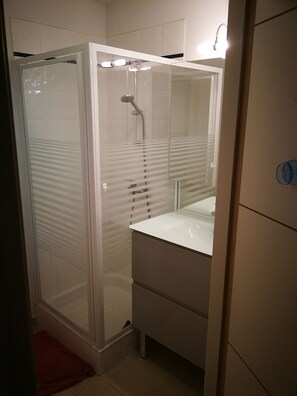 Shower, hair dryer, towels, soap