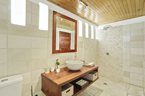 Comfort villa | Badkamer met douche