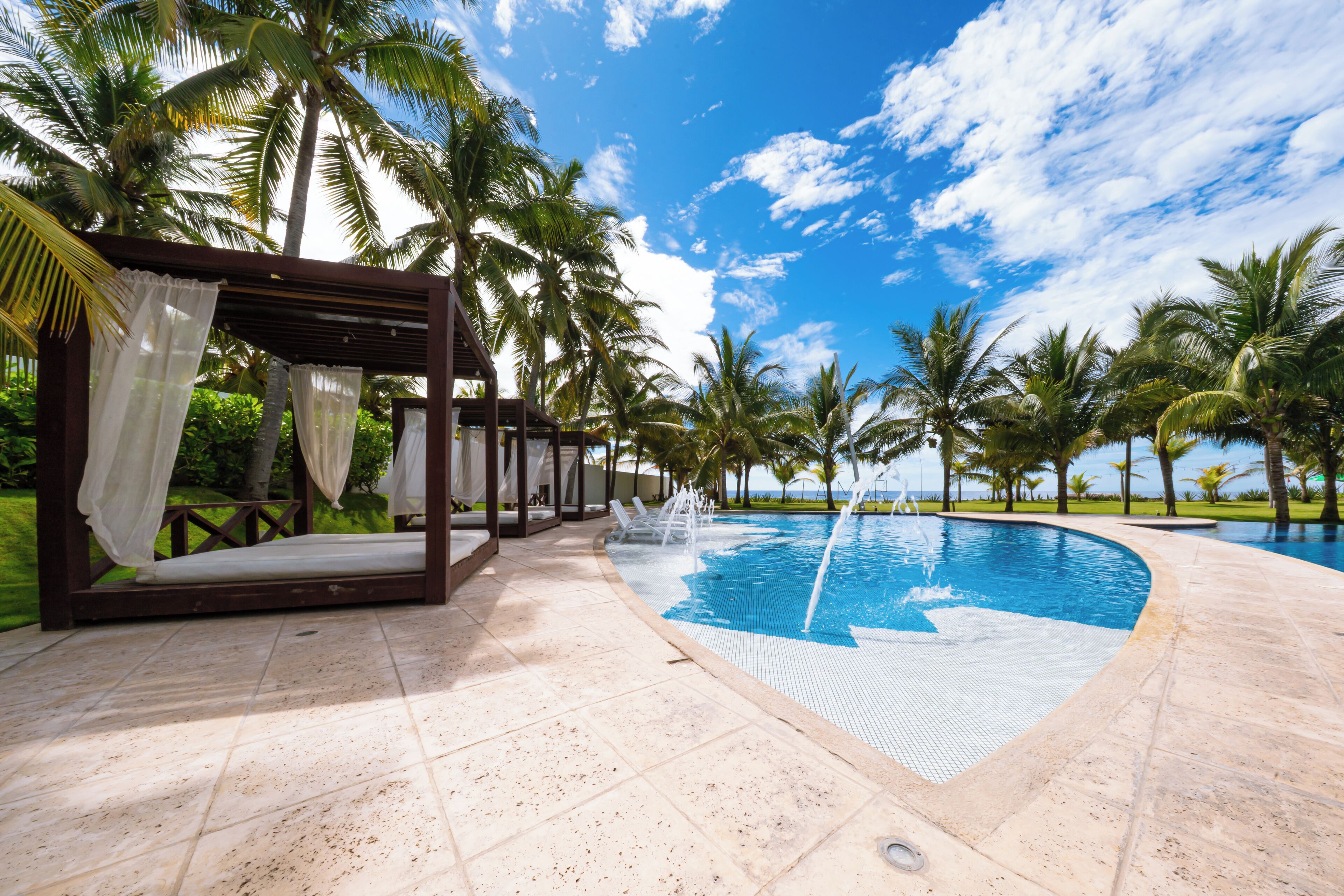 2 座室外游泳池