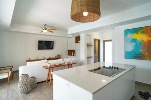 Deluxe Villa, 2 Bedrooms, Hot Tub, Poolside | Down comforters, in-room safe, individually decorated - Villas La Mar (Taxisco)