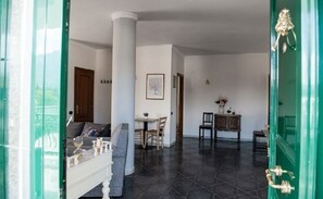 Interni
