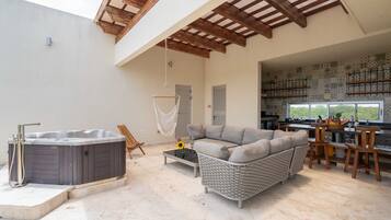 Luksus-loftsleilighet, 2 soverom | Terrasse/patio