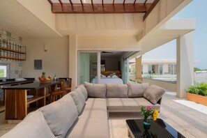 40-inch Smart TV with digital channels, TV - Valhalla Residence by Biwa (Tulum)