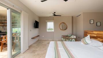 Luksus-loftsleilighet, 2 soverom | Safe på rommet, individuelt dekorert og individuelt innredet