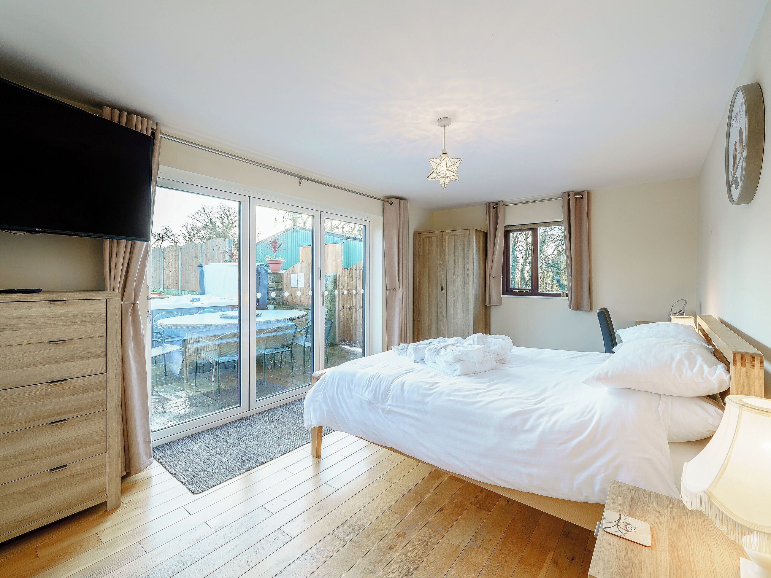 4 bedrooms, free WiFi, bed sheets