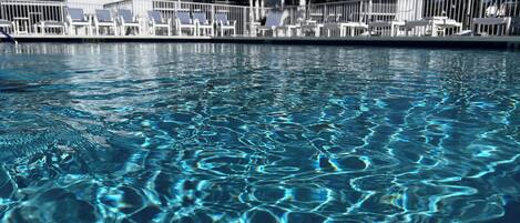 Piscina a l'aire lliure i piscina climatitzada