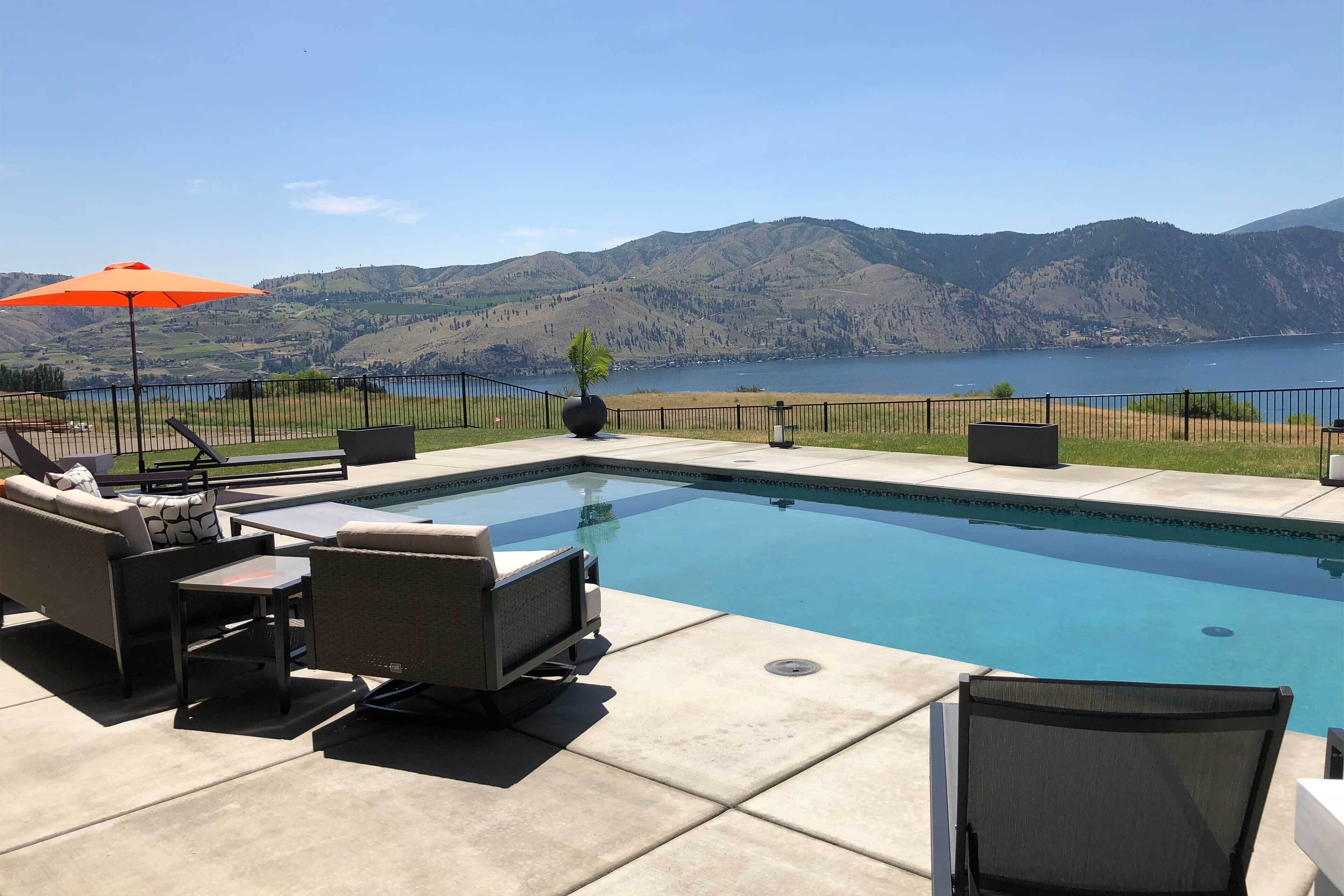 Lavish Lake Chelan Escape: Pool & Panoramic Views