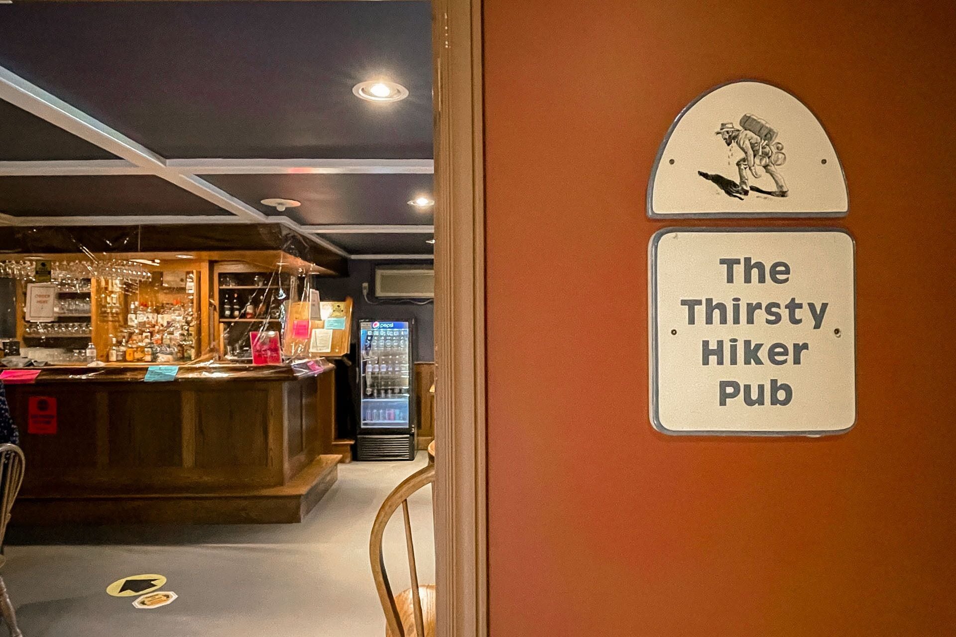 Bar (trong khuôn viên)