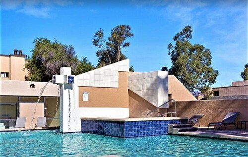 Modern, Cozy Tucson Retreat ⭐️ Central, Pool/Hot Tub, Ground-Level