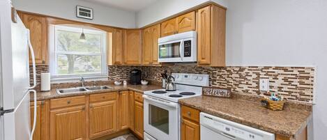 ثلاجة، ميكروويف، فرن، موقد طهي مسطح