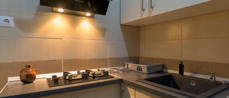 Een koelkast, een microgolfoven