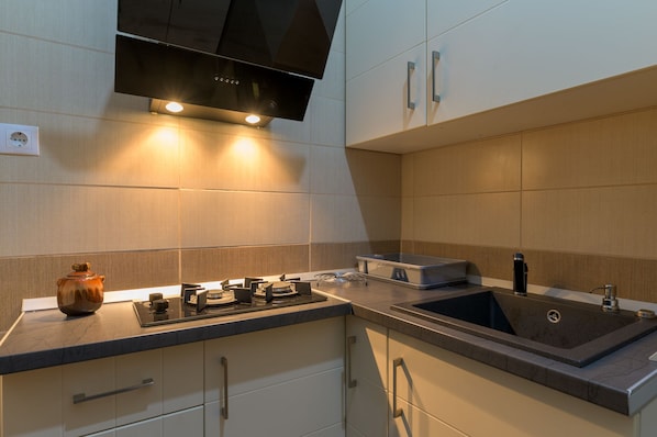 Kjøleskap og mikrobølgeovn