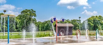 Cute Tiny Home! Outdoor Atmosphere! 5425 Cypress 