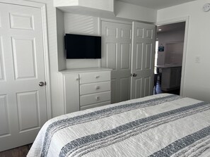 2 chambres, coffres-forts dans les chambres, fer et planche Ă repasser