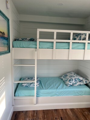 3 bedrooms, in-room safe, iron/ironing board, free WiFi