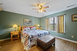 3 dormitorios, tabla de planchar con plancha, wifi gratis y ropa de cama