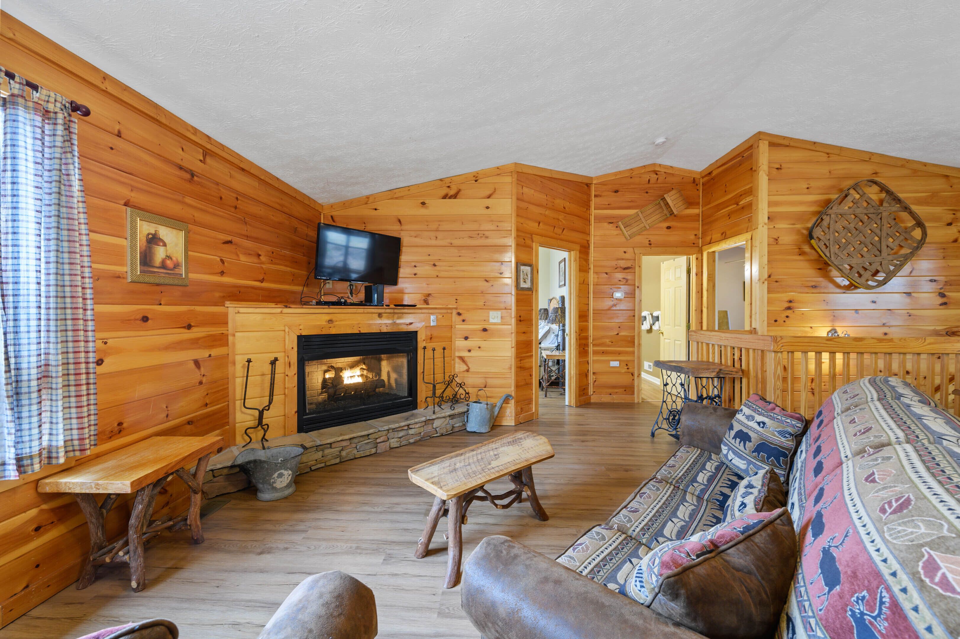 Smart-tv, eldstad, dvd-spelare och bordsfotboll