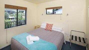 1 chambre, fer et planche à repasser, Internet gratuit, draps fournis