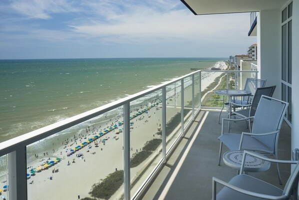 Property grounds - OCEAN 22 BY HILTON GRAND VACATIONS-OCEANFRONT RESORT (Myrtle Beach)