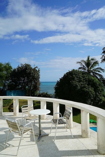 Villa Heidi with Pool at Beachfront Chukwani