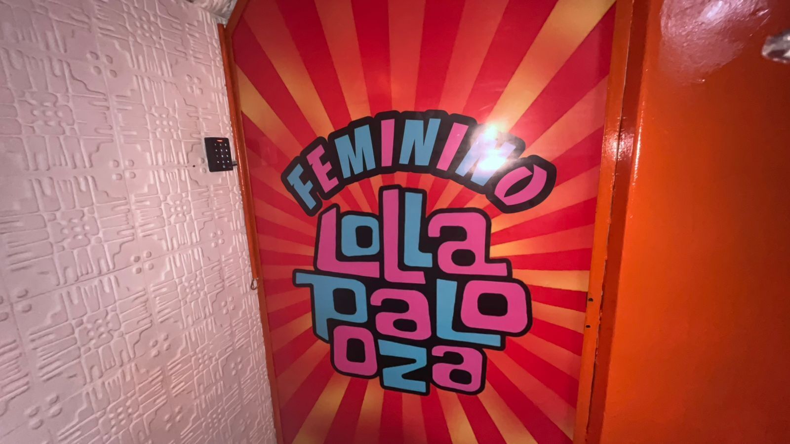 Klassieke slaapzaal, alleen vrouwen | Individueel gedecoreerd, verduisterende gordijnen