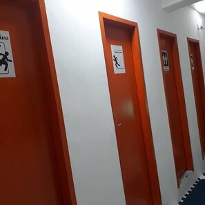 Shower, hair dryer, towels, soap - Coachhostel7 (S ão Paulo)