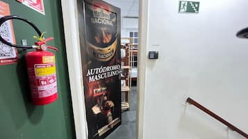 Felles sovesal, kun for menn | Individuelt dekorert, blendingsgardiner og strykejern/-brett