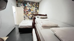 Standard Quadruple Room | Individually decorated, blackout drapes, iron/ironing board, free WiFi - Coachhostel7 (São Paulo)