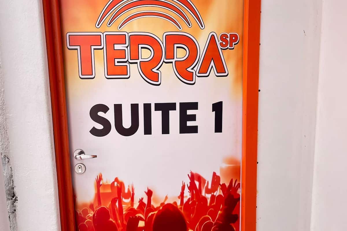 Habitación cuádruple estándar, 1 habitación | Decoración individual, cortinas opacas, tabla de planchar con plancha