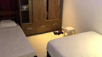 标准四人房 | 免费 WiFi、床单