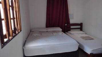 Quarto quádruplo standard | Wi-Fi de cortesia, roupa de cama