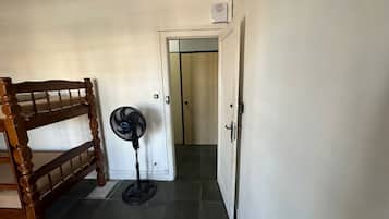 标准宿舍, 男女混合宿舍 | 免费 WiFi、床单