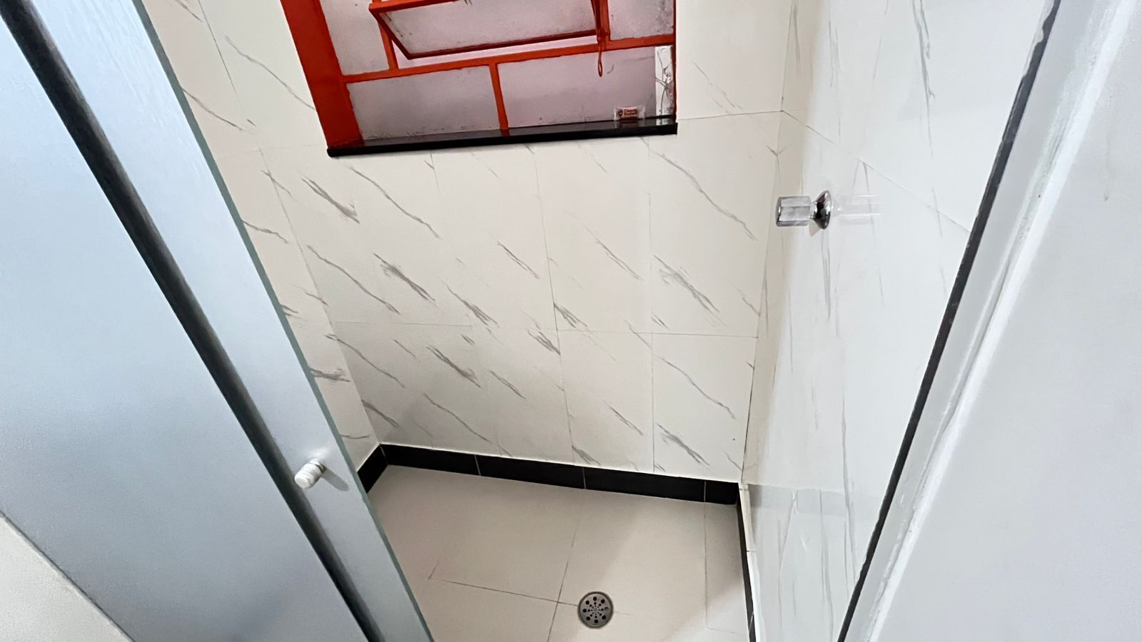Standard Quadruple Room | Bilik Mandi | Pancuran mandi, pengering rambut, tuala disediakan, sabun 