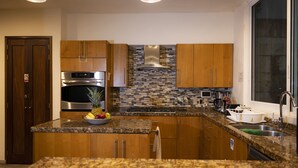 Exclusive Suite | Shared kitchen | Shared fridge, shared microwave, griddle, cleaning supplies