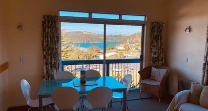 Two Bedroom Family Unit, with Sea View and 5 beds