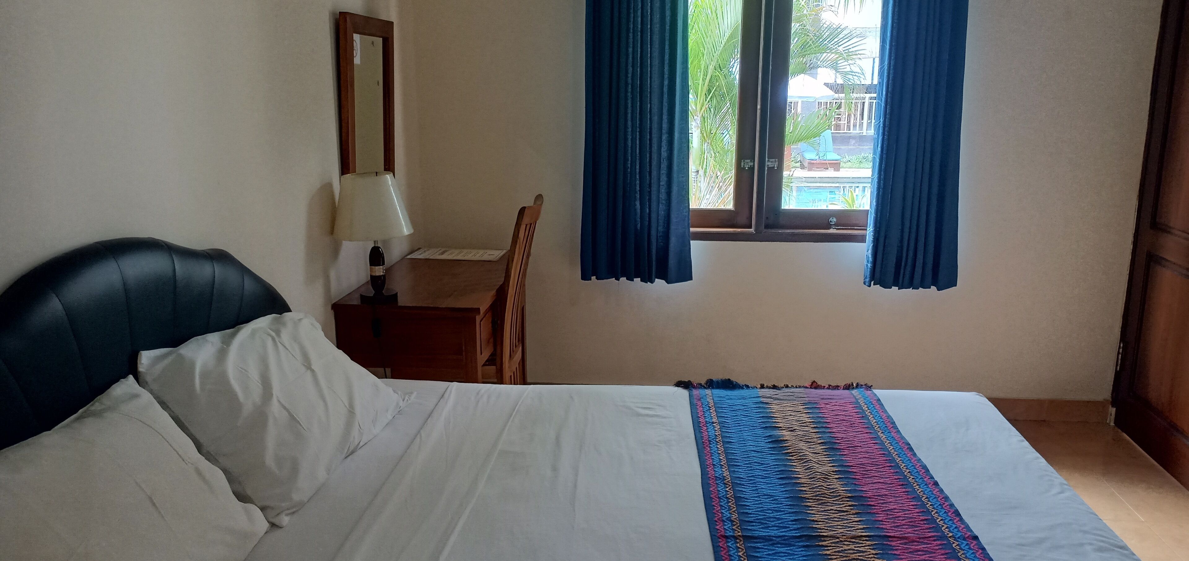 Desk, free WiFi, bed sheets