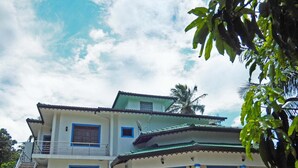 Front of property - The Paradise Hotel (Seeduwa - Katunayake)
