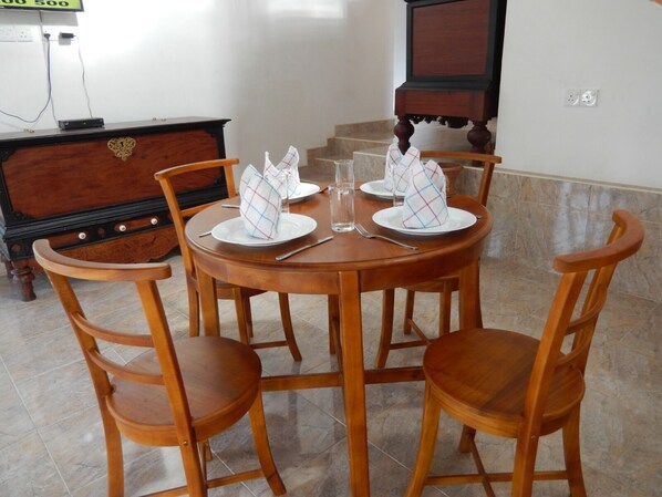 In-room dining - The Paradise Hotel (Seeduwa - Katunayake)