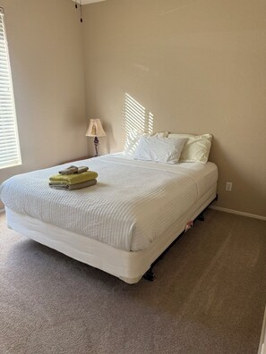 3 bedrooms, WiFi, bed sheets, wheelchair access - Oasis at Johnson Ranch (Queen Creek)